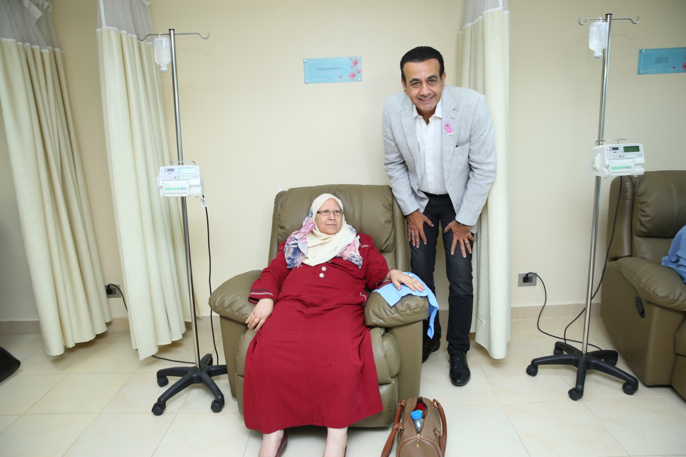 أسامة منير يزور مستشفى بهية ويشيد بمستوى الخدمات الطبية