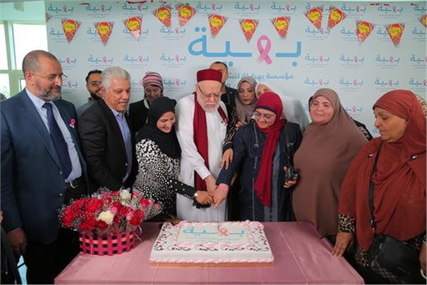 الدكتور علي جمعة فضيلة المفتي السابق يزور مؤسسة بهية ويدعم محاربات سرطان الثدي